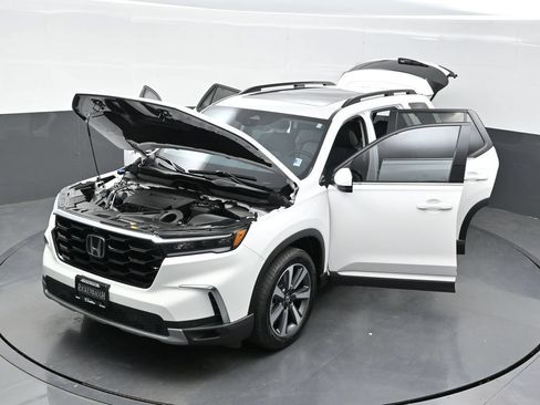 Used 2023 Honda Pilot Elite image 45