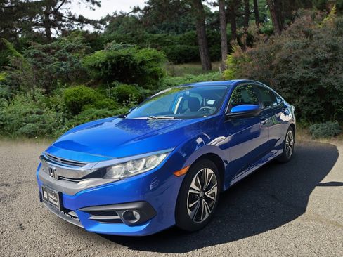 Used 2017 Honda Civic EX-T image 3
