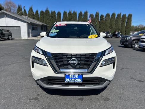 Used 2023 Nissan Rogue SV image 3