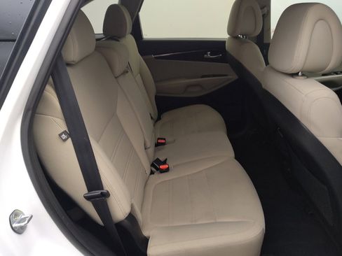 Used 2016 Kia Sorento LX w/ LX Convenience Package FWD image 19