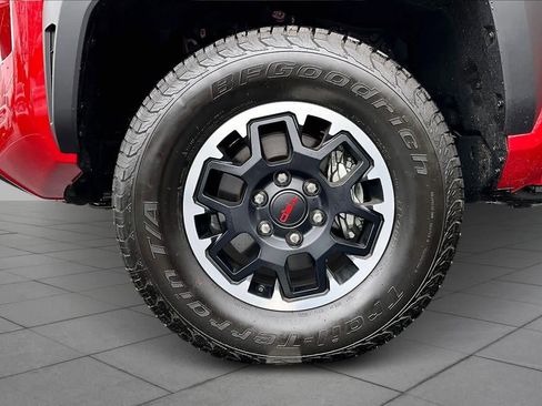 Used 2025 Toyota Tacoma TRD Off-Road image 9