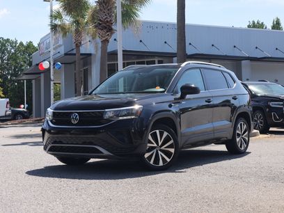 Used 2022 Volkswagen Taos SE w/ Panoramic Sunroof Package