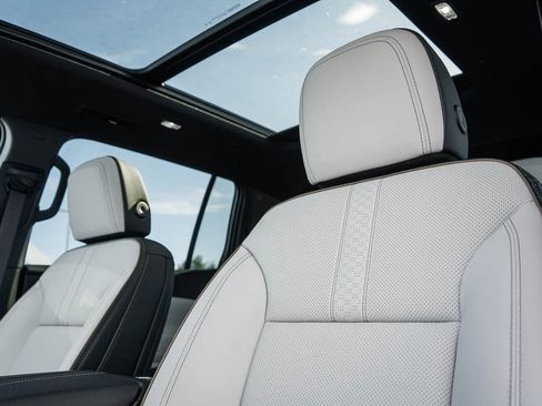 New 2026 Chevrolet Traverse High Country w/ LPO, Floor Liner Package image 22