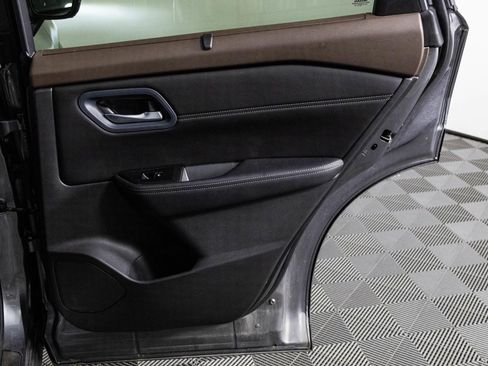 Used 2023 Nissan Rogue SL w/ SL Premium Package image 41