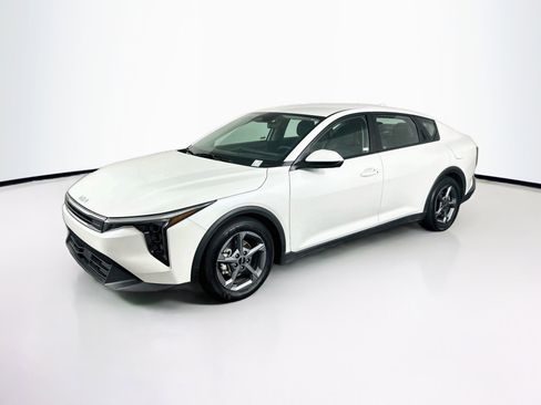 Used 2025 Kia K4 FWD image 3