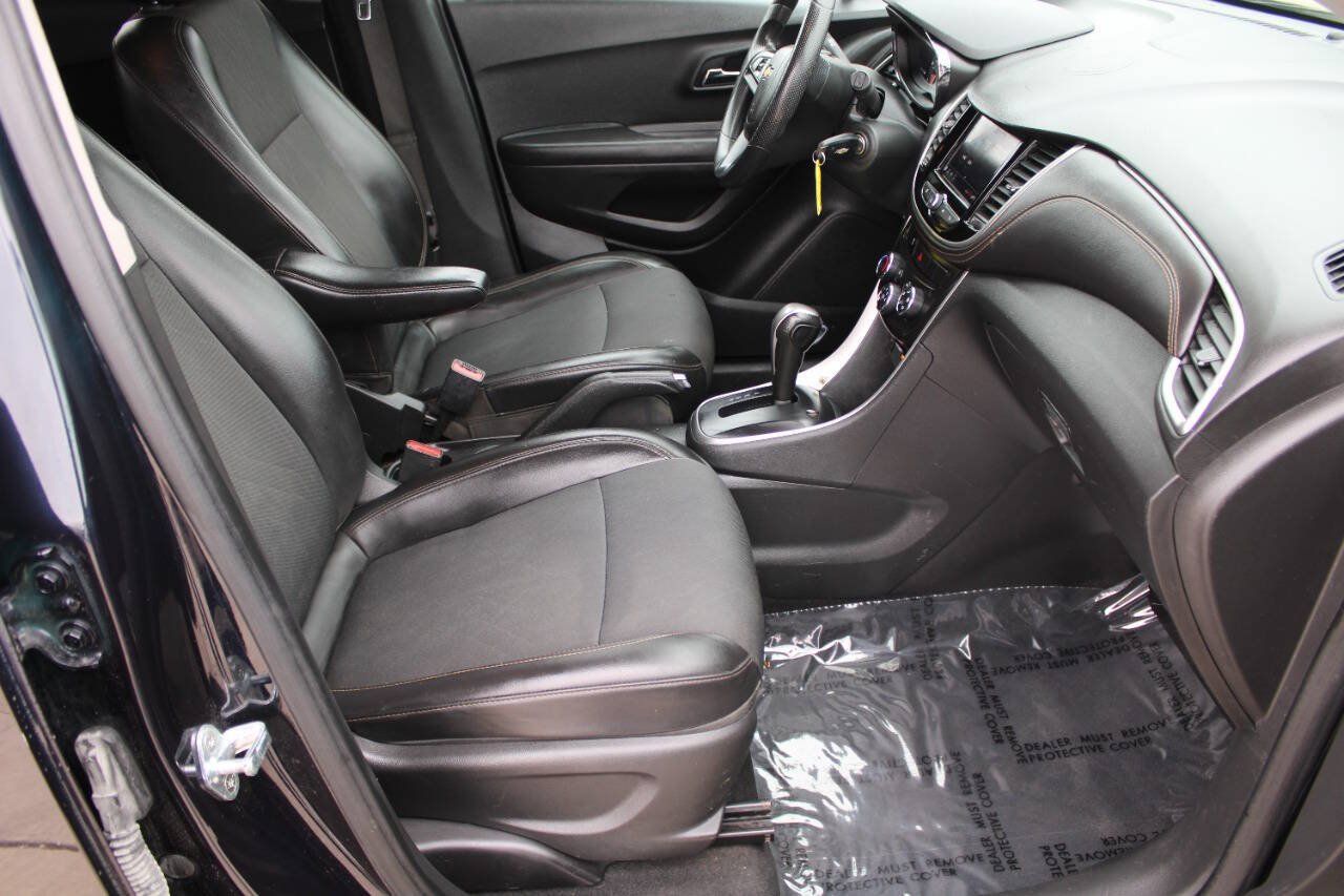Used 2021 Chevrolet Trax LT AWD/4WD image 12