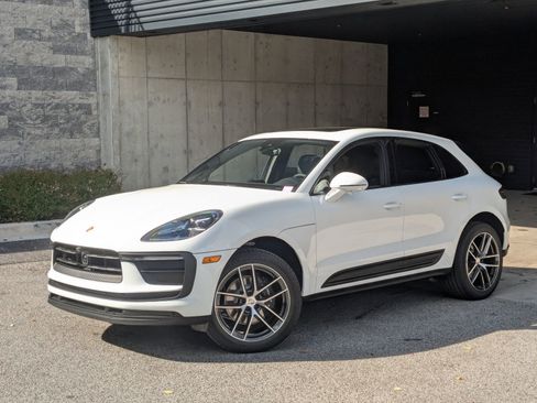 Certified 2026 Porsche Macan AWD/4WD image 1
