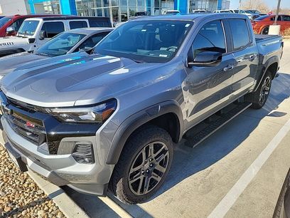 Used 2024 Chevrolet Colorado Z71 w/ Z71 Convenience Package 2