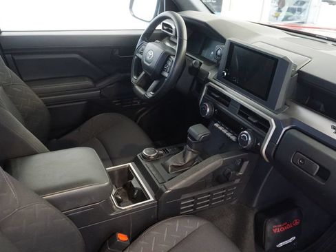 Used 2025 Toyota Tacoma SR5 AWD/4WD image 22