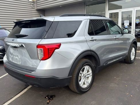 Used 2023 Ford Explorer XLT image 3