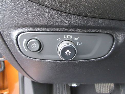 Certified 2018 Chevrolet Equinox LT FWD image 23
