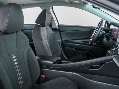 Used 2024 Hyundai Elantra SEL w/ Convenience Package FWD image 27