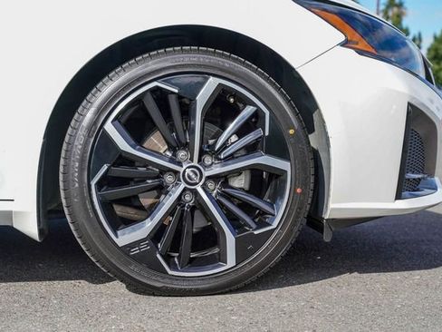 Used 2023 Nissan Altima 2.5 SR w/ SR Premium Package image 10