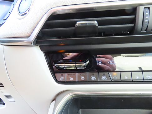 Certified 2025 MAZDA CX-90 3.3 Turbo S w/ Premium Plus image 28