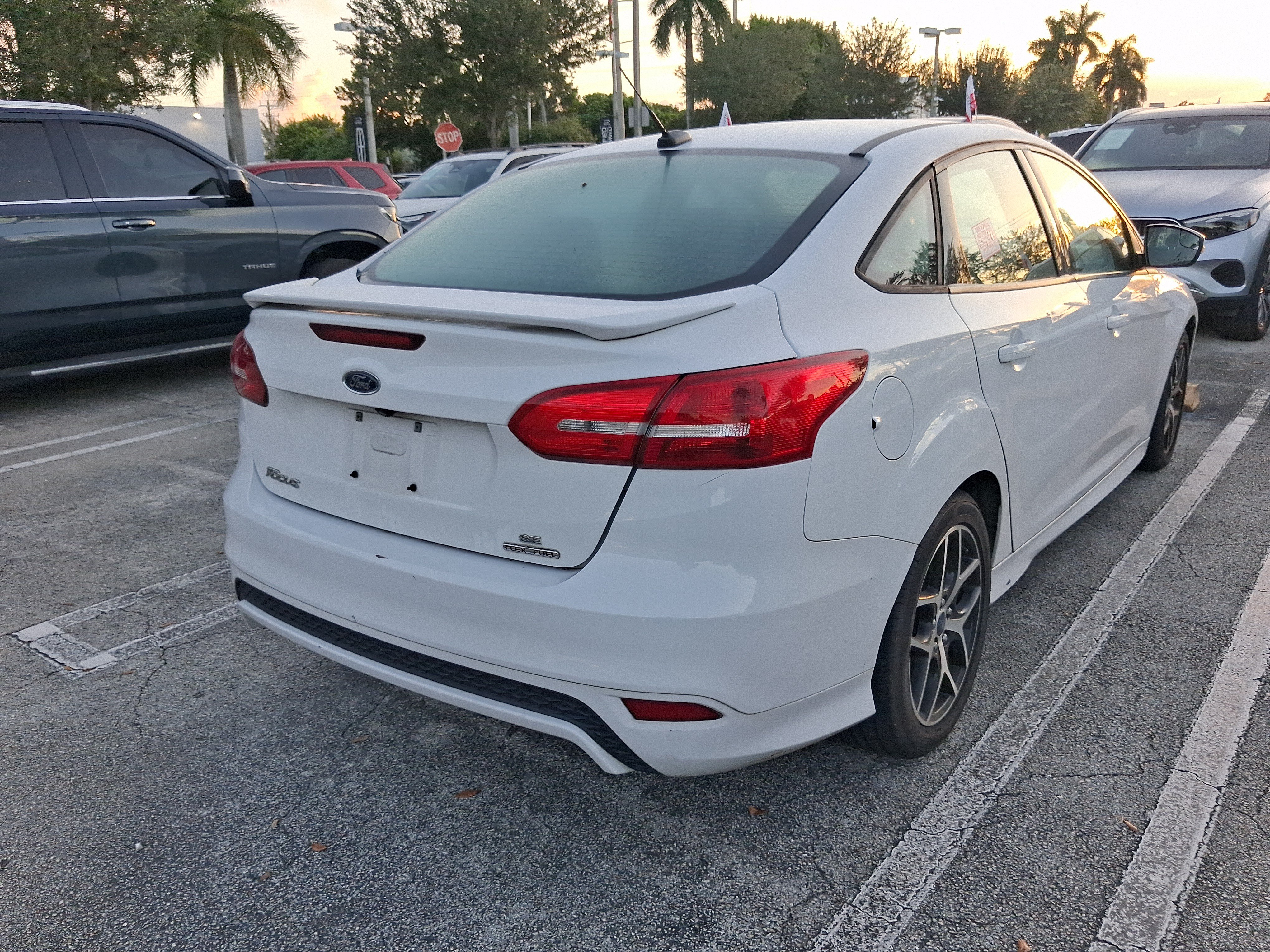Used 2016 Ford Focus SE w/ SE Sport Package FWD image 4