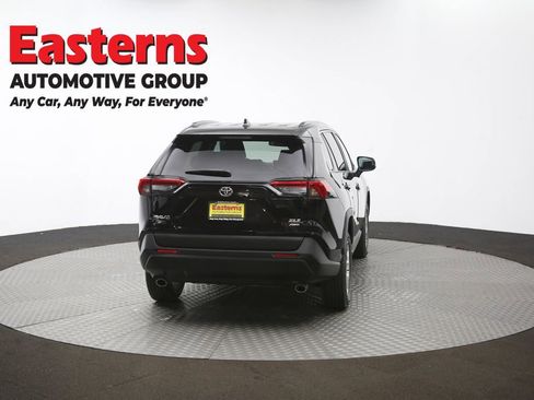 Used 2021 Toyota RAV4 XLE w/ Convenience Package image 40