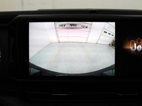 Used 2025 Jeep Wrangler Unlimited Sahara w/ Safety Group image 15