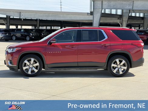 Certified 2020 Chevrolet Traverse LT w/ LT Premium Package AWD/4WD image 8