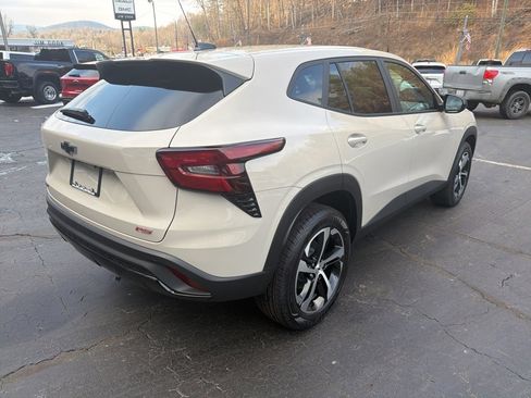 New 2026 Chevrolet Trax RS w/ Sunroof Package image 4