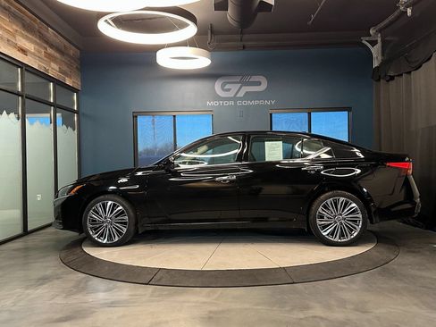 Used 2023 Nissan Altima 2.5 SL AWD/4WD image 6