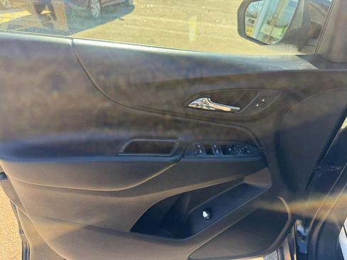 Used 2018 Chevrolet Equinox LT image 9