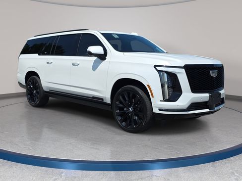 Used 2025 Cadillac Escalade ESV Sport Platinum w/ LPO, ONYX Package AWD/4WD image 3