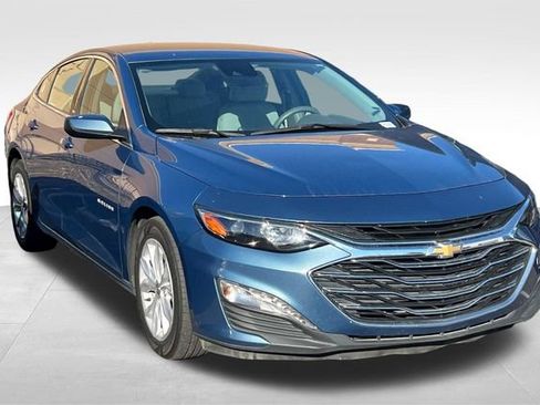 Used 2025 Chevrolet Malibu LT FWD image 2