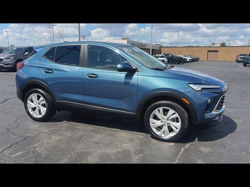 Used 2024 Buick Encore GX Preferred w/ Comfort Package AWD/4WD image 2