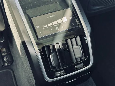 Used 2022 Volvo S90 B6 Momentum image 28