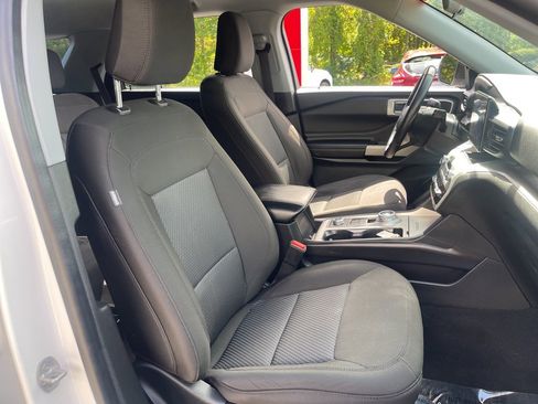 Used 2022 Ford Explorer XLT image 44