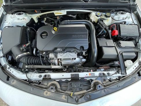 Used 2025 Chevrolet Malibu LT FWD image 32
