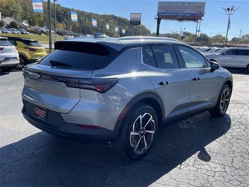 New 2026 Chevrolet Equinox EV LT image 3