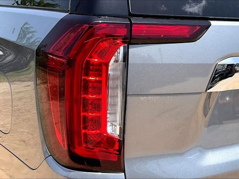 Used 2023 GMC Yukon XL SLT w/ SLT Luxury Package AWD/4WD image 28