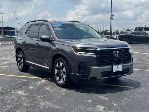Certified 2026 Honda Pilot Touring image 2