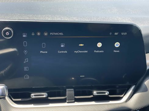 Used 2025 Chevrolet Equinox LT FWD image 13
