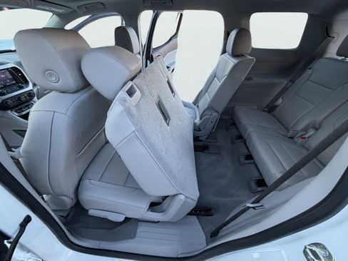 Used 2023 GMC Acadia SLT w/ Technology Package image 23