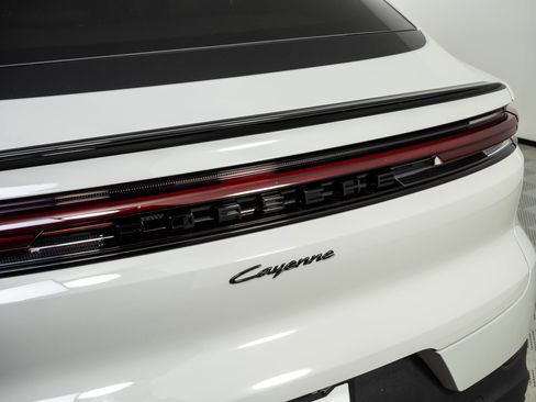 New 2026 Porsche Cayenne Coupe AWD/4WD image 38