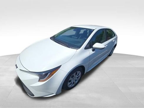 Used 2025 Toyota Corolla LE FWD image 2