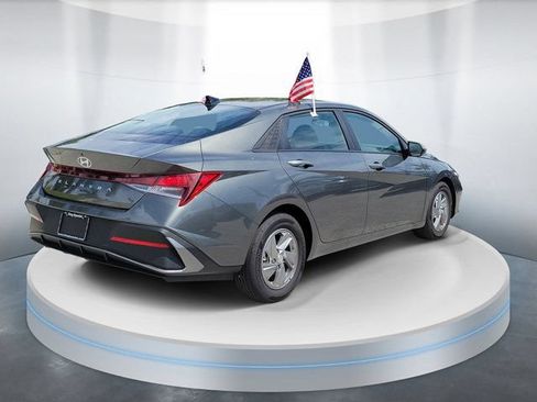 Used 2026 Hyundai Elantra SE w/ Cargo Package FWD image 4