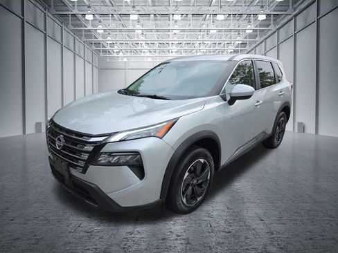 Certified 2025 Nissan Rogue SV FWD image 3