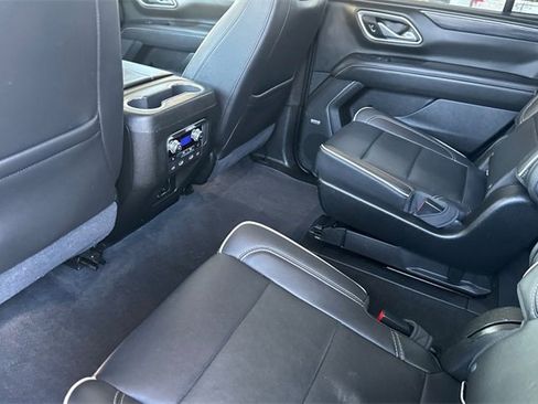 Used 2021 GMC Yukon SLT w/ SLT Luxury Plus Package image 12