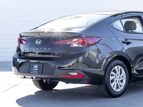 Used 2020 Hyundai Elantra SE image 12