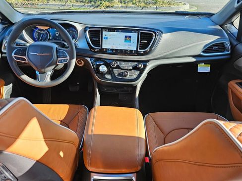 New 2026 Chrysler Pacifica Pinnacle image 15