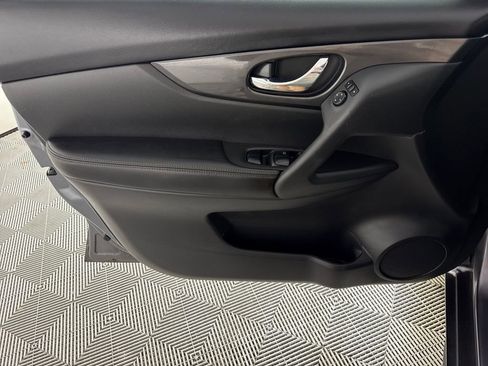 Used 2018 Nissan Rogue S image 10