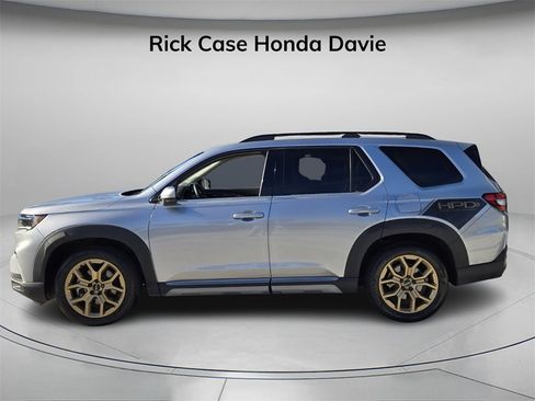 Certified 2023 Honda Pilot Touring image 4