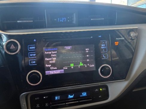 Used 2017 Toyota Corolla LE image 21