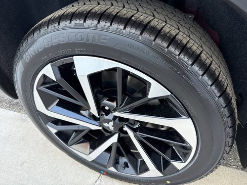 New 2025 Mitsubishi Outlander SEL image 12