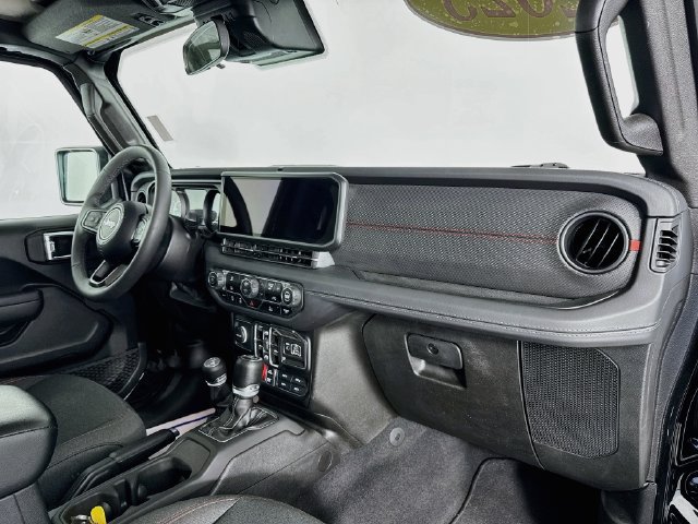 Used 2025 Jeep Wrangler Unlimited Rubicon AWD/4WD image 27