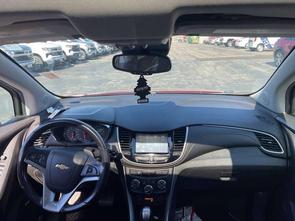 Used 2020 Chevrolet Trax LT w/ Sun & Sound Package FWD image 14