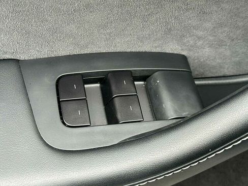 Used 2025 Tesla Model Y Long Range RWD image 13